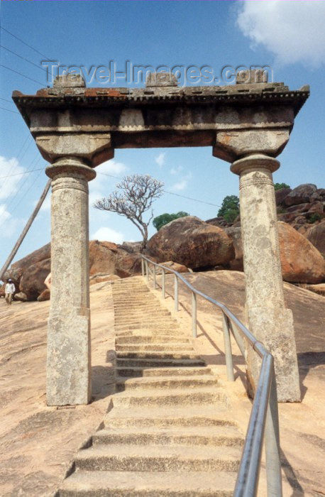 india57: India - Sravanabelagola: steps carved in rock (photo by Miguel Torres) - (c) Travel-Images.com - Stock Photography agency - Image Bank