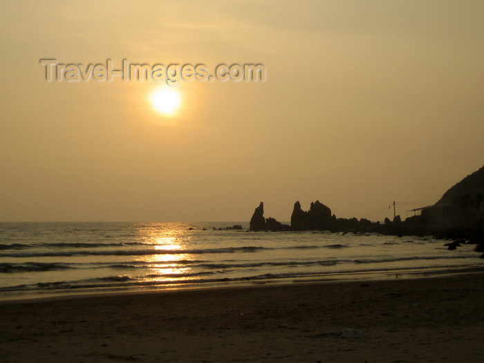 india62: Goa, India: Arambol Beach - sunset and rock silhouettes - photo by R.Resende - (c) Travel-Images.com - Stock Photography agency - Image Bank