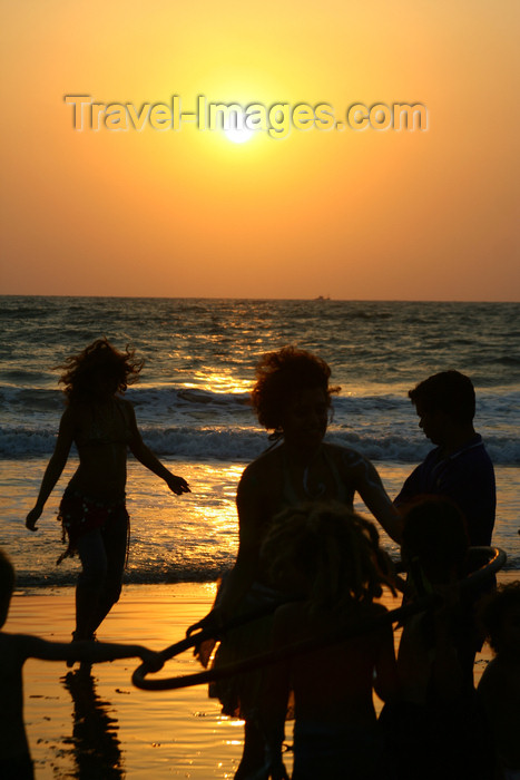 india65: India - Goa: beaches - people at sunset - photo by M.Wright - (c) Travel-Images.com - Stock Photography agency - Image Bank