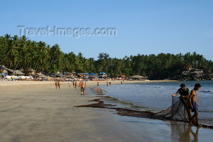 india66: India - Goa: fishermen on Palolem Beach - photo by M.Wright - (c) Travel-Images.com - Stock Photography agency - Image Bank