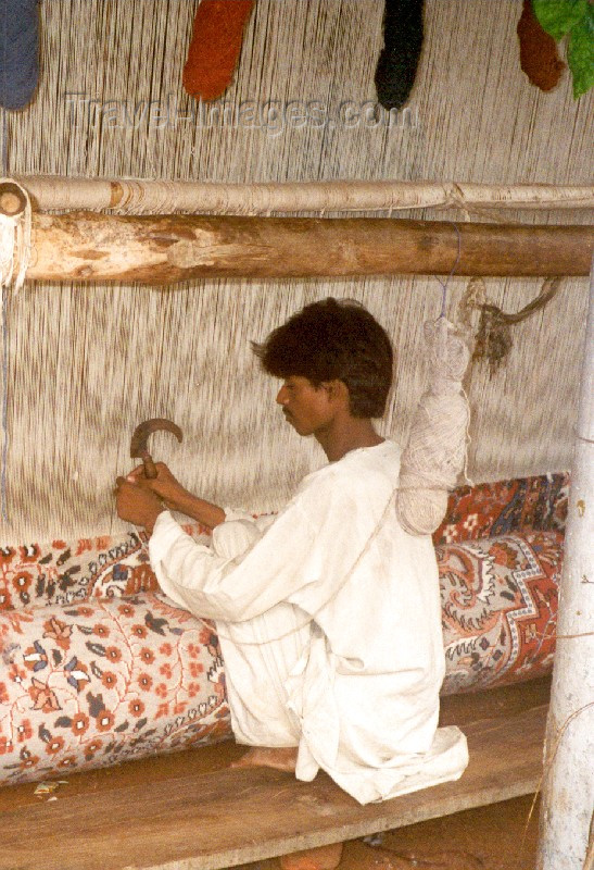 india86: India - Rajasthan: carpet weaving - photo by M.Torres - (c) Travel-Images.com - Stock Photography agency - Image Bank