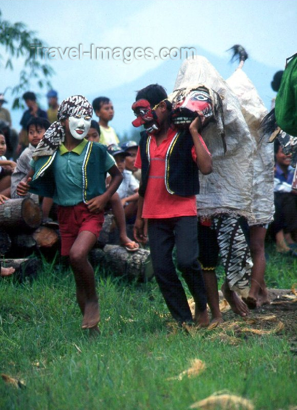 indonesia16: Java, Indonesia: trance dance - photo by M.Sturges - (c) Travel-Images.com - Stock Photography agency - Image Bank