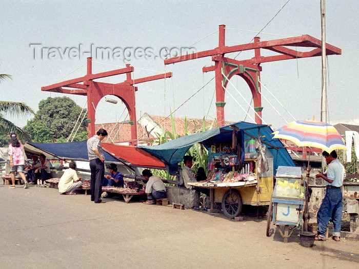 indonesia30: Indonesia - Java - Jakarta / Djakarta:  the old Holland Bridge - De oude Hollandse ophaalbrug - canal Kali Besar - photo by M.Bergsma - (c) Travel-Images.com - Stock Photography agency - Image Bank