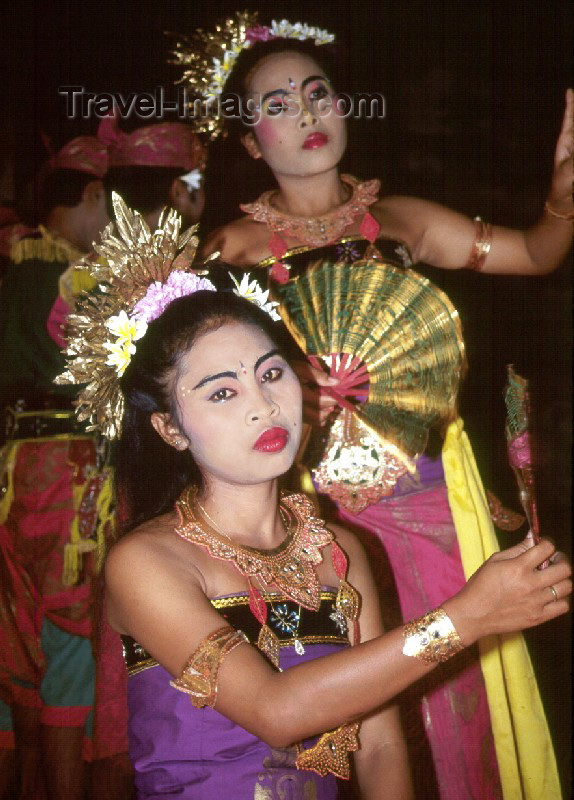indonesia4: Indonesia - Bali: traditional dancers (photo by Mona Sturges) - (c) Travel-Images.com - Stock Photography agency - Image Bank