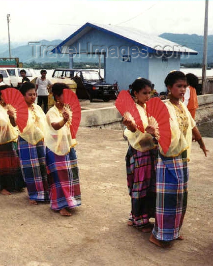 indonesia65: Sulawesi / Celebes island - Palopo village: dancers - photo by G.Frysinger - (c) Travel-Images.com - Stock Photography agency - Image Bank