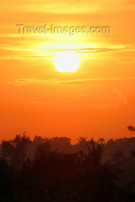 indonesia70: Indonesia - Pulau Bali / DPS: the sun (photo by R.Eime) - (c) Travel-Images.com - Stock Photography agency - Image Bank