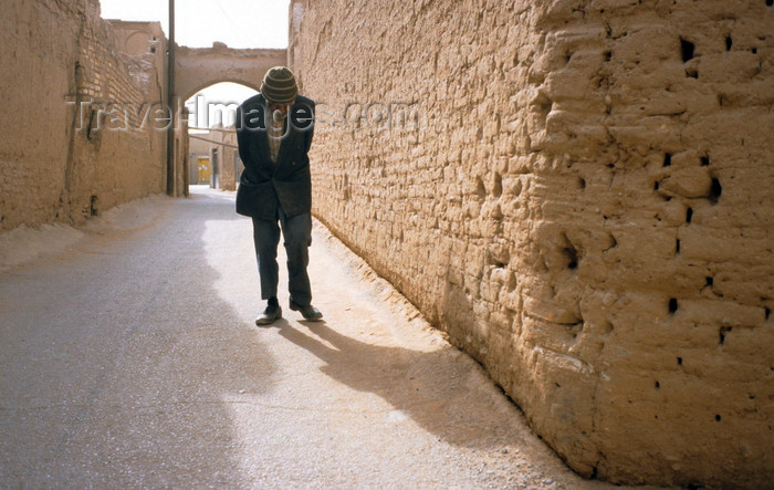 iran127: Iran - Yazd: an elderly man slowly walks along the old streets of the desert city - photo by W.Allgower - (c) Travel-Images.com - Stock Photography agency - Image Bank