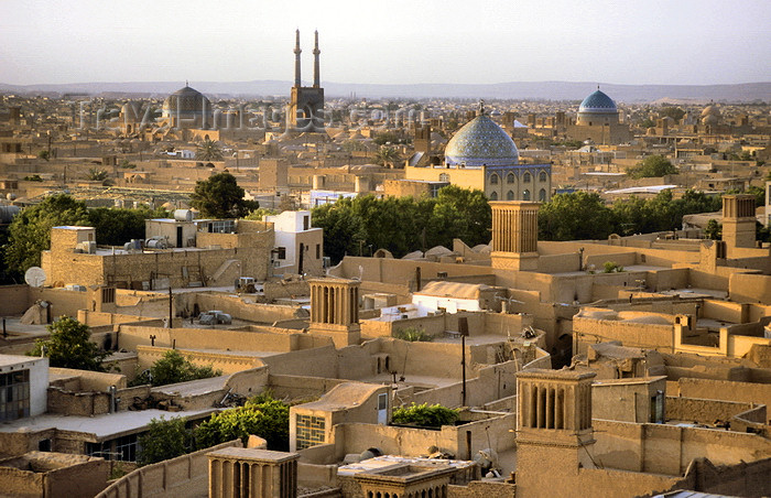 iran132: Iran - Yazd: wind towers and clay brick architecture - the city is an oasis at the border between the Dasht-e Kavir and Dasht-e Lut deserts - photo by W.Allgower - (c) Travel-Images.com - Stock Photography agency - Image Bank