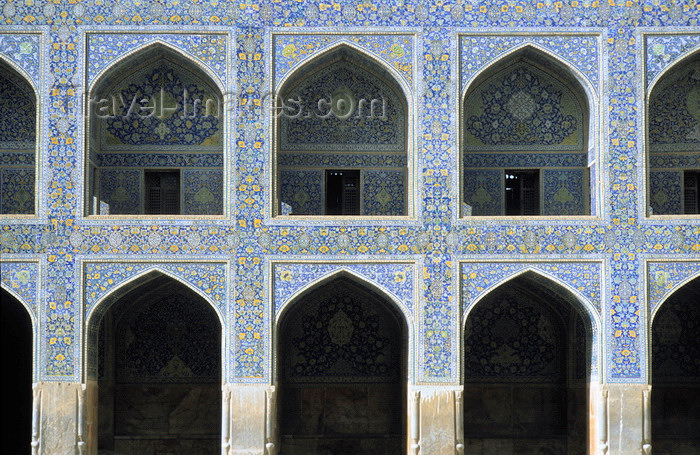 iran139: Iran - Isfahan: Imam / Shah Mosque - south side of Naghsh-i Jahan Square - arches around the iwan - UNESCO World Heritage Site - photo by W.Allgower - (c) Travel-Images.com - Stock Photography agency - Image Bank