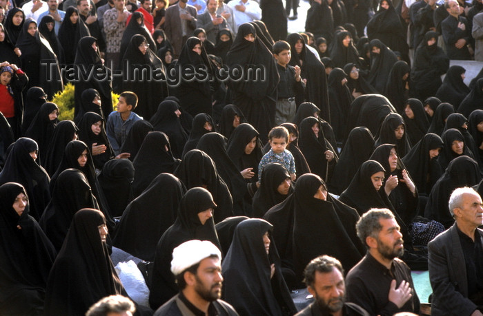 iran148: Iran - Isfahan: Naghsh-i Jahan Square - Day of Ashura - women section - photo by W.Allgower - (c) Travel-Images.com - Stock Photography agency - Image Bank