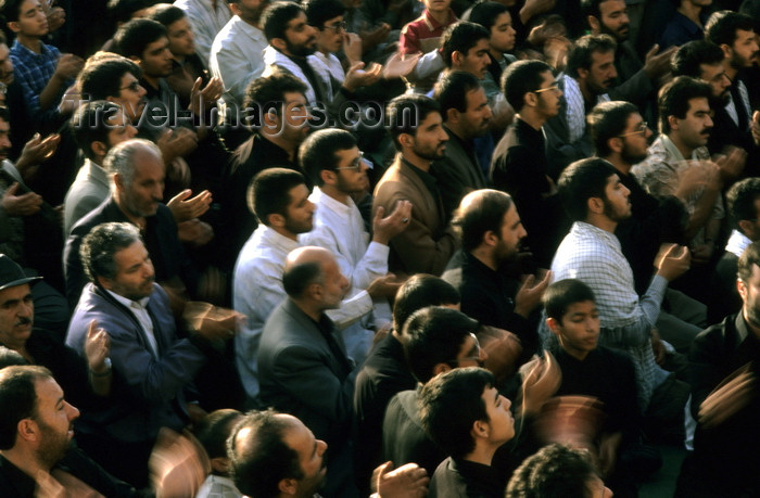 iran149: Iran - Isfahan: Naghsh-i Jahan Square - Day of Ashura -Shi'a Muslims strike their chests during the Remembrance of Muharram - photo by W.Allgower - (c) Travel-Images.com - Stock Photography agency - Image Bank