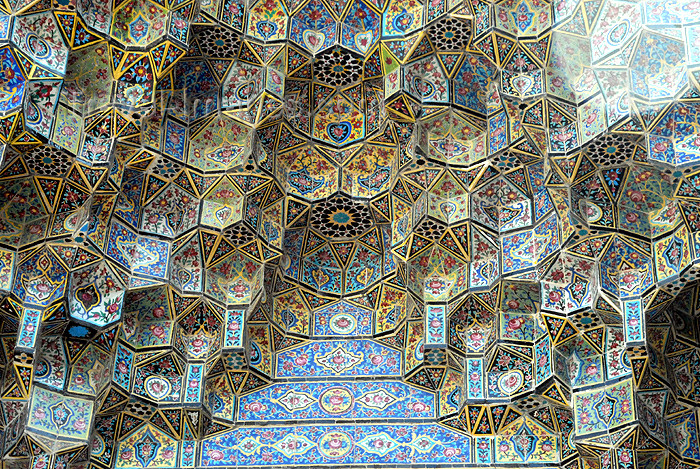 iran157: Iran - Shiraz: muqarnas over a gate - LotfAli Khan-e Zand Street - photo by M.Torres - (c) Travel-Images.com - Stock Photography agency - Image Bank