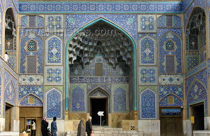 iran16: Isfahan / Esfahan - Iran: densely decorated Mosque entrance - Sheikh Loftollah mosque - Lotfollah - Unesco world heritage site - photo by N.Mahmudova - (c) Travel-Images.com - Stock Photography agency - Image Bank