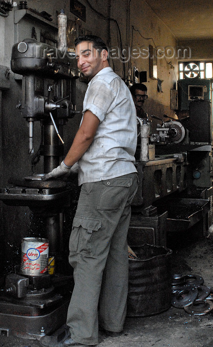 iran174: Iran - Shiraz: metal worker - photo by M.Torres - (c) Travel-Images.com - Stock Photography agency - Image Bank