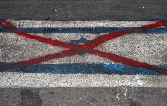 iran179: Iran - Shiraz: crossed Israeli flag on the asphalt - Kh. Nobahan street - photo by M.Torres - (c) Travel-Images.com - Stock Photography agency - Image Bank