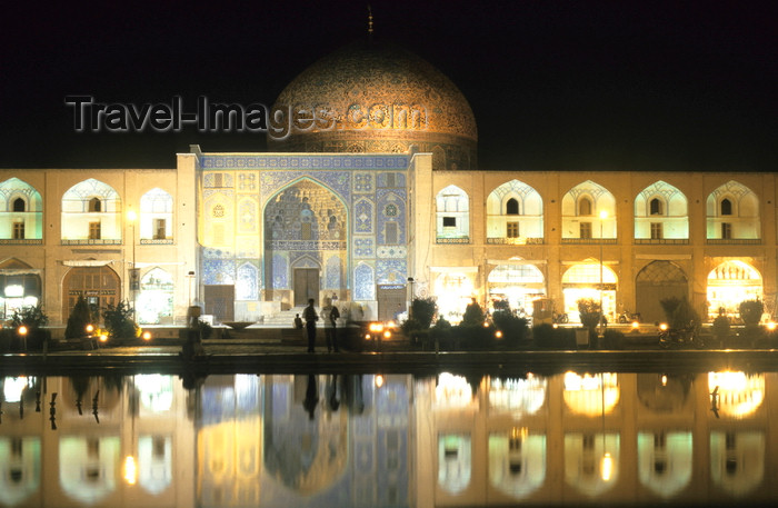 iran18: Iran - Isfahan: Sheikh Lotf Allah Mosque at nigh - Naghsh-i Jahan Square - photo by W.Allgower - (c) Travel-Images.com - Stock Photography agency - Image Bank