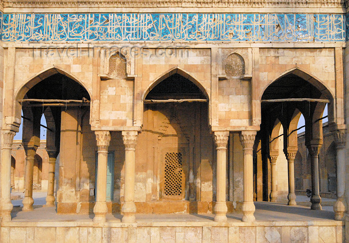 iran239: Iran - Shiraz: the Old Friday Mosque - Masjed-e-Ja'ame'e Atigh - Khodakhune in the center of the court yard - photo by M.Torres - (c) Travel-Images.com - Stock Photography agency - Image Bank