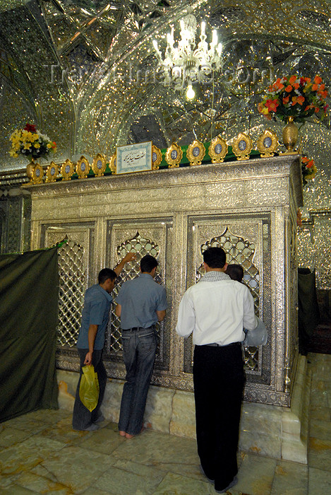 iran245: Iran - Shiraz: Shah-e-Cheragh mausoleum - tomb of brothers Mir Sayyed Ahmad and Mir Muhammad, sons of the seventh Iman, Musa al-Kazim - photo by M.Torres - (c) Travel-Images.com - Stock Photography agency - Image Bank