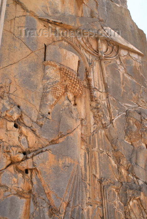 iran303: Iran - Persepolis: Palace of Xerxes - portico - Xerxers leaves the building, attended by people carrying a parasol - court scene - photo by M.Torres - (c) Travel-Images.com - Stock Photography agency - Image Bank