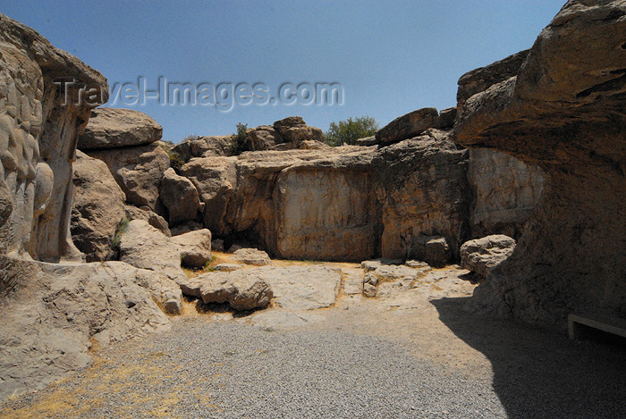 iran312: Iran - Naqsh-e Rajab / Naqch-e Radjab: Sasanian rock reliefs at Kuh-i Rahmat - gully east of Istakhr - photo by M.Torres - (c) Travel-Images.com - Stock Photography agency - Image Bank