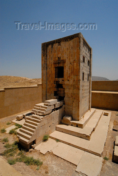 iran333: Iran - Naqsh-e Rustam: stone tower - Ka'bah-i Zardusht - Zarathustra's kaaba - square structure built of blocks of white hewn limestone - photo by M.Torres - (c) Travel-Images.com - Stock Photography agency - Image Bank