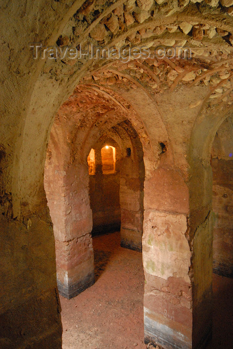 iran343: Iran - Hormuz island: cistern in the Portuguese castle - photo by M.Torres - (c) Travel-Images.com - Stock Photography agency - Image Bank