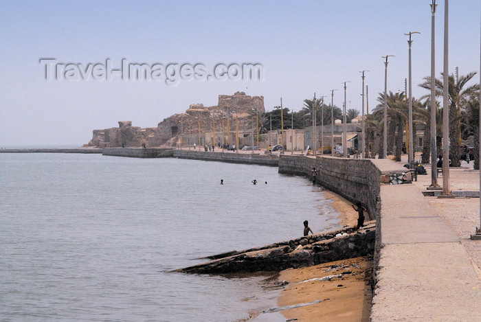 iran349: Iran - Hormuz island: the corniche, leading to the Portuguese castle of Nossa Senhora da Victoria - photo by M.Torres - (c) Travel-Images.com - Stock Photography agency - Image Bank