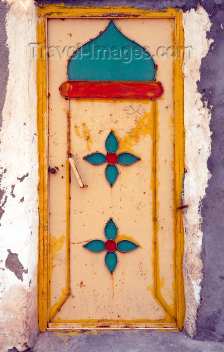 iran350: Iran - Hormuz island: doubtful taste in door decoration - photo by M.Torres - (c) Travel-Images.com - Stock Photography agency - Image Bank