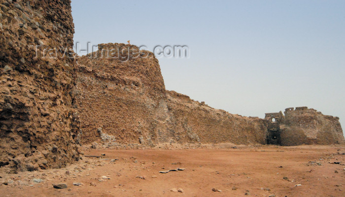 iran353: Iran - Hormuz island: ramparts of the Portuguese castle - photo by M.Torres - (c) Travel-Images.com - Stock Photography agency - Image Bank