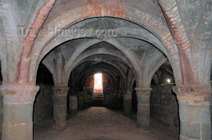 iran358: Iran - Hormuz island: beautifully simple vaulted ceilings of the underground church - Portuguese castle - photo by M.Torres - (c) Travel-Images.com - Stock Photography agency - Image Bank