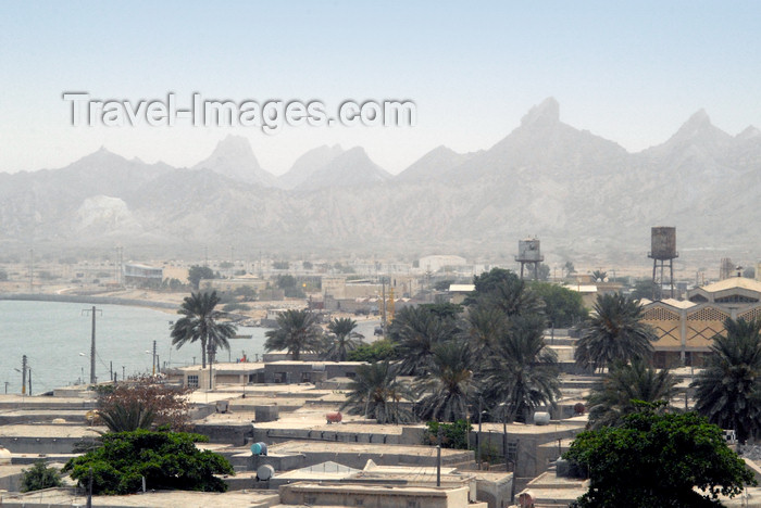 iran363: Iran - Hormuz / Hormoz island: roof tops and montains - photo by M.Torres - (c) Travel-Images.com - Stock Photography agency - Image Bank