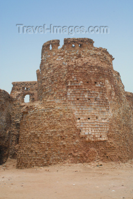 iran368: Iran - Hormuz island: one of the towers of the Portuguese fort - photo by M.Torres - (c) Travel-Images.com - Stock Photography agency - Image Bank