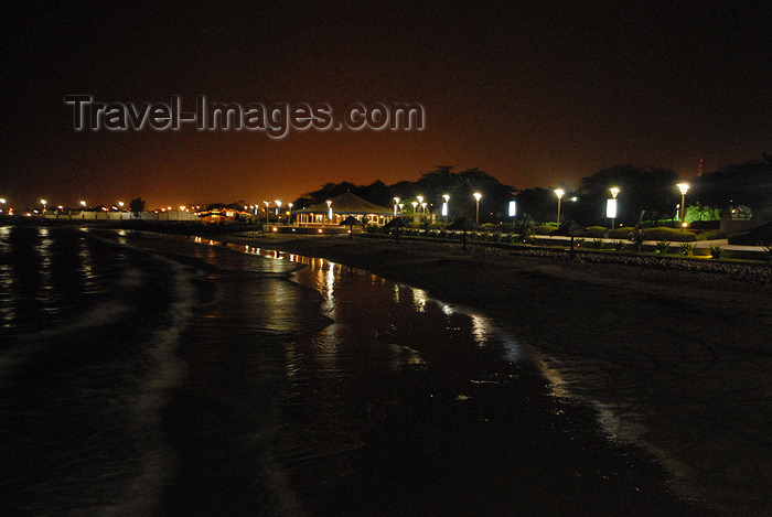 iran371: Iran -  Bandar Abbas - Hormozgan province: beach of the Homa Hotel at night -  Meraj St - photo by M.Torres - (c) Travel-Images.com - Stock Photography agency - Image Bank