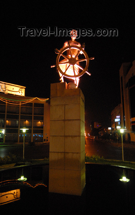 iran372: Iran -  Bandar Abbas: statue of Persian sailor at the helm  - photo by M.Torres - (c) Travel-Images.com - Stock Photography agency - Image Bank