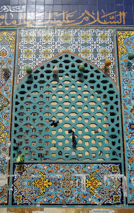 iran382: Iran -  Bandar Abbas: window - mosque near the bazaar - photo by M.Torres - (c) Travel-Images.com - Stock Photography agency - Image Bank