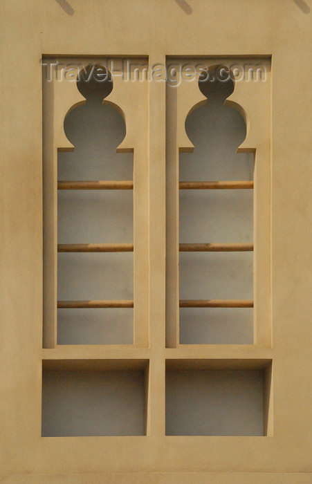 iran388: Iran -  Bandar Abbas: elegant window - photo by M.Torres - (c) Travel-Images.com - Stock Photography agency - Image Bank