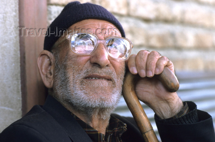 iran410: Iran: man with thick glasses - photo by W.Allgower