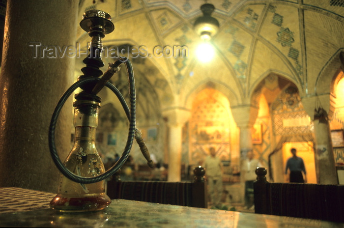 iran414: Iran - Kerman: tea house in the bazaar - water pipe - nargileh - photo by W.Allgower - (c) Travel-Images.com - Stock Photography agency - Image Bank