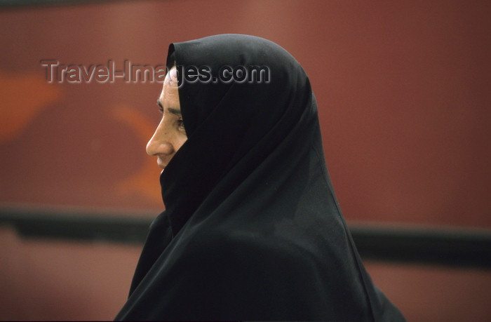 iran425: Iran: woman wearing a black chador - photo by W.Allgower - (c) Travel-Images.com - Stock Photography agency - Image Bank