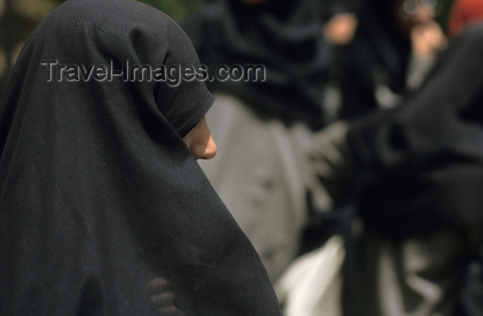 iran429: Iran: a black chador in the crowd - photo by W.Allgower - (c) Travel-Images.com - Stock Photography agency - Image Bank