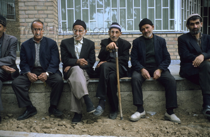 iran441: Iran: old men watch the world go by - photo by W.Allgower - (c) Travel-Images.com - Stock Photography agency - Image Bank