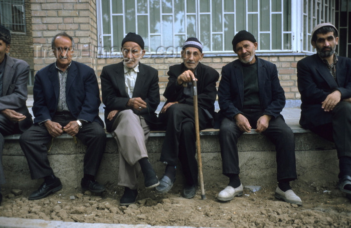 iran441: Iran: old men watch the world go by - photo by W.Allgower - (c) Travel-Images.com - Stock Photography agency - Image Bank