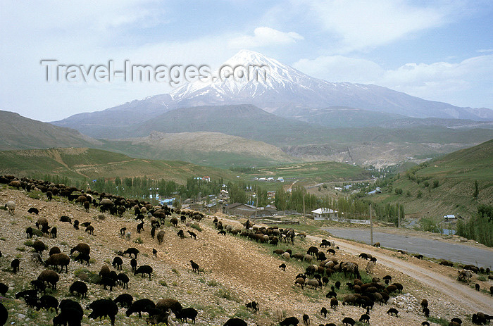 iran467: Iran - Mount Damavand, Amol county, Mazandaran province: the highest mountain in the Middle East at 5,610m  - dormant volcano - middle Alborz Range - photo by W.Allgower - (c) Travel-Images.com - Stock Photography agency - Image Bank