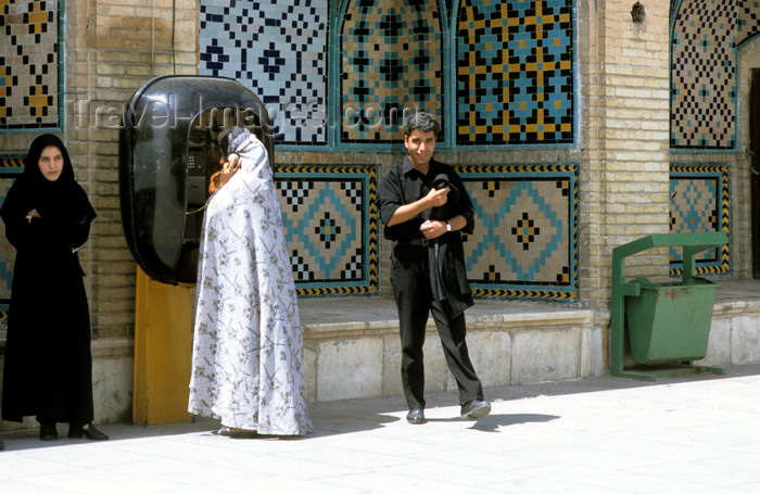 iran469: Iran - people at a public phone - photo by W.Allgower - (c) Travel-Images.com - Stock Photography agency - Image Bank