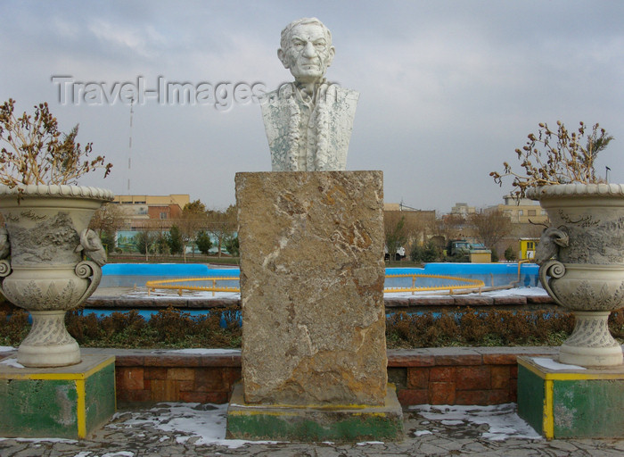 iran478: Tabriz - East Azerbaijan, Iran: bust of the Iranian Azeri poet Mohammad-Hossein Shahriar near the Maqbaratoshoara - photo by N.Mahmudova - (c) Travel-Images.com - Stock Photography agency - Image Bank