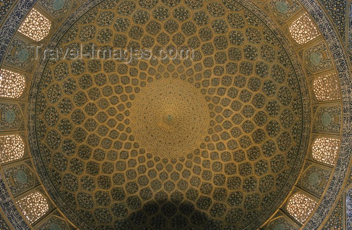 iran50: Iran - Isfahan: Sheikh Lotf Allah Mosque - interior of the dome - architect Muhammad Reza ibn Ustad Hosein Banna Isfahani - photo by W.Allgower - (c) Travel-Images.com - Stock Photography agency - Image Bank