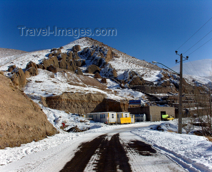 iran505: Kandovan, Osku - East Azerbaijan, Iran: snow covered road - village entrance - photo by N.Mahmudova - (c) Travel-Images.com - Stock Photography agency - Image Bank