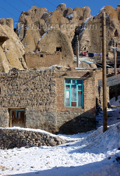 iran507: Kandovan, Osku - East Azerbaijan, Iran: brick buildings and troglodite homes - winter - photo by N.Mahmudova - (c) Travel-Images.com - Stock Photography agency - Image Bank