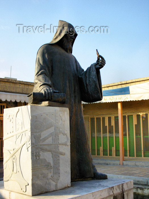 iran525: Isfahan / Esfahan, Iran: staute of Bishop Khachatoor near Vank Cathedral - Jolfa or New Julfa, the Armenian quarter - photo by N.Mahmudova - (c) Travel-Images.com - Stock Photography agency - Image Bank