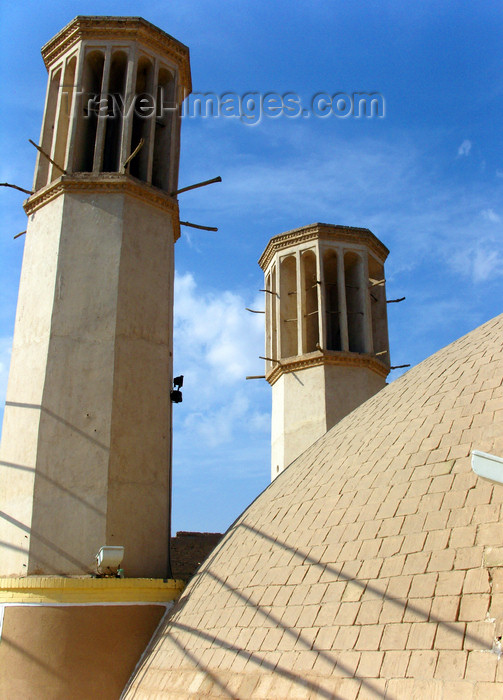 iran541: Yazd, Iran: dome and two wind towers at the Shesh Badgiri cistern - badgirs - Ab Anbar - photo by N.Mahmudova - (c) Travel-Images.com - Stock Photography agency - Image Bank